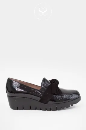 WONDERS C-33323 BLACK PATENT LEATHER WEDGE LOAFERS