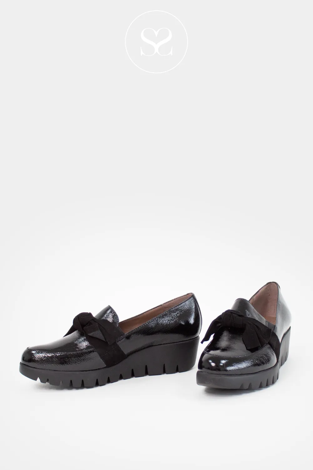 WONDERS C-33323 BLACK PATENT LEATHER WEDGE LOAFERS