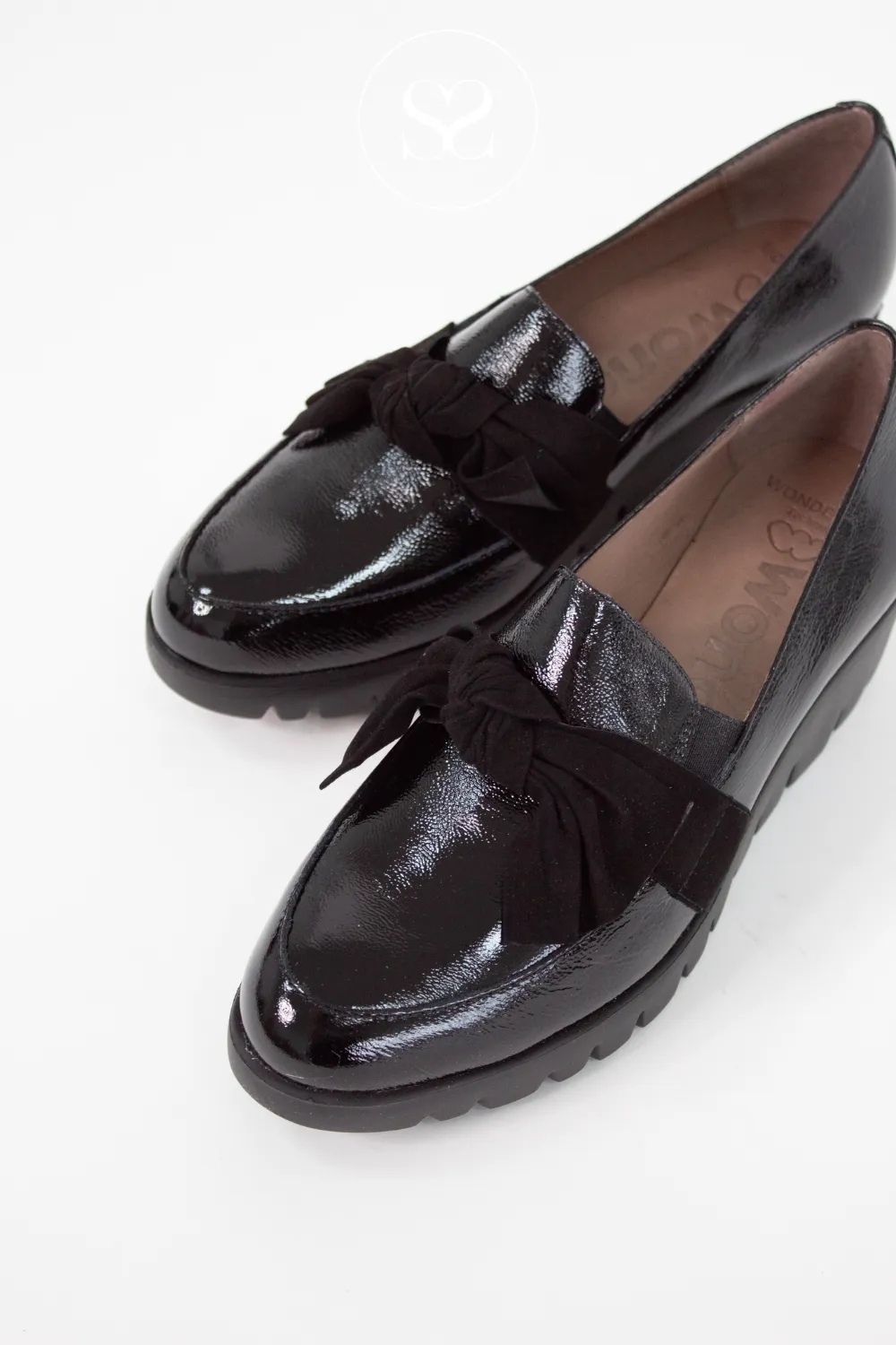 WONDERS C-33323 BLACK PATENT LEATHER WEDGE LOAFERS