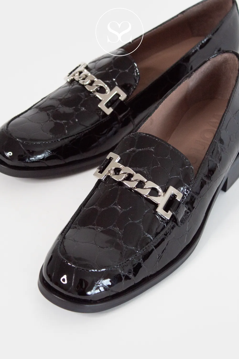 WONDERS C-7412 BLACK CROC PATENT LEATHER BLOCK HEEL LOAFERS